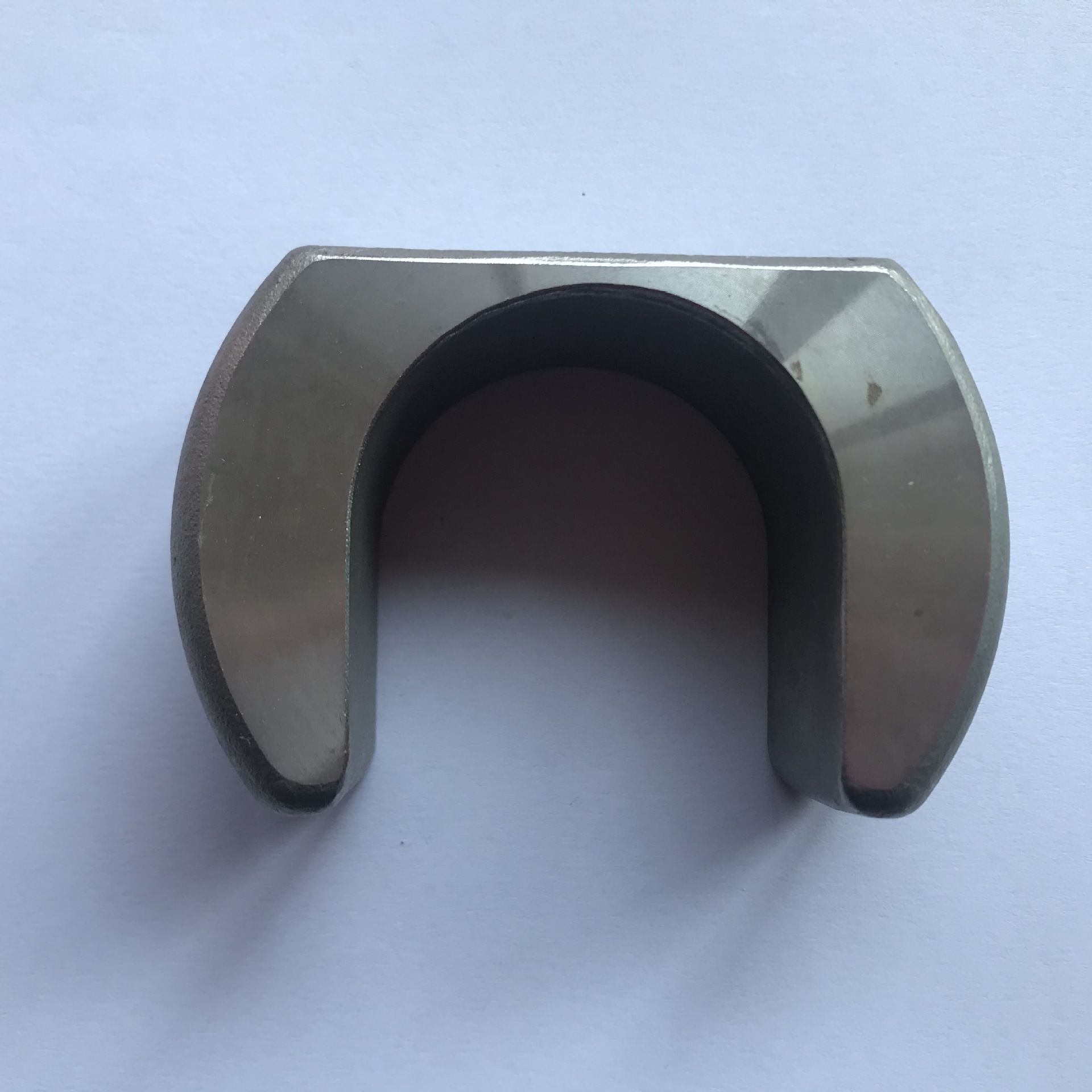 อะไรคือสาเหตุของการหลุดล่อนในเปลือกที่ทำจากทรายแก้วน้ำในระหว่างกระบวนการขึ้นรูปแบบการลงทุน?