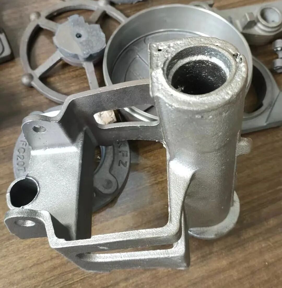 การบำบัดความพรุนอย่างรุนแรงในแกนทรายท่อทรงกระบอกในระหว่างการผลิตชิ้นส่วนเหล็กดัดโดยใช้เทคโนโลยีการขึ้นรูปทรายสีเขียว